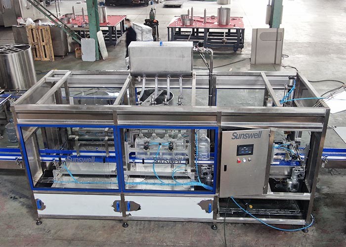 Full Automatic 4 Head Linear Washing Filling And Capping Machine