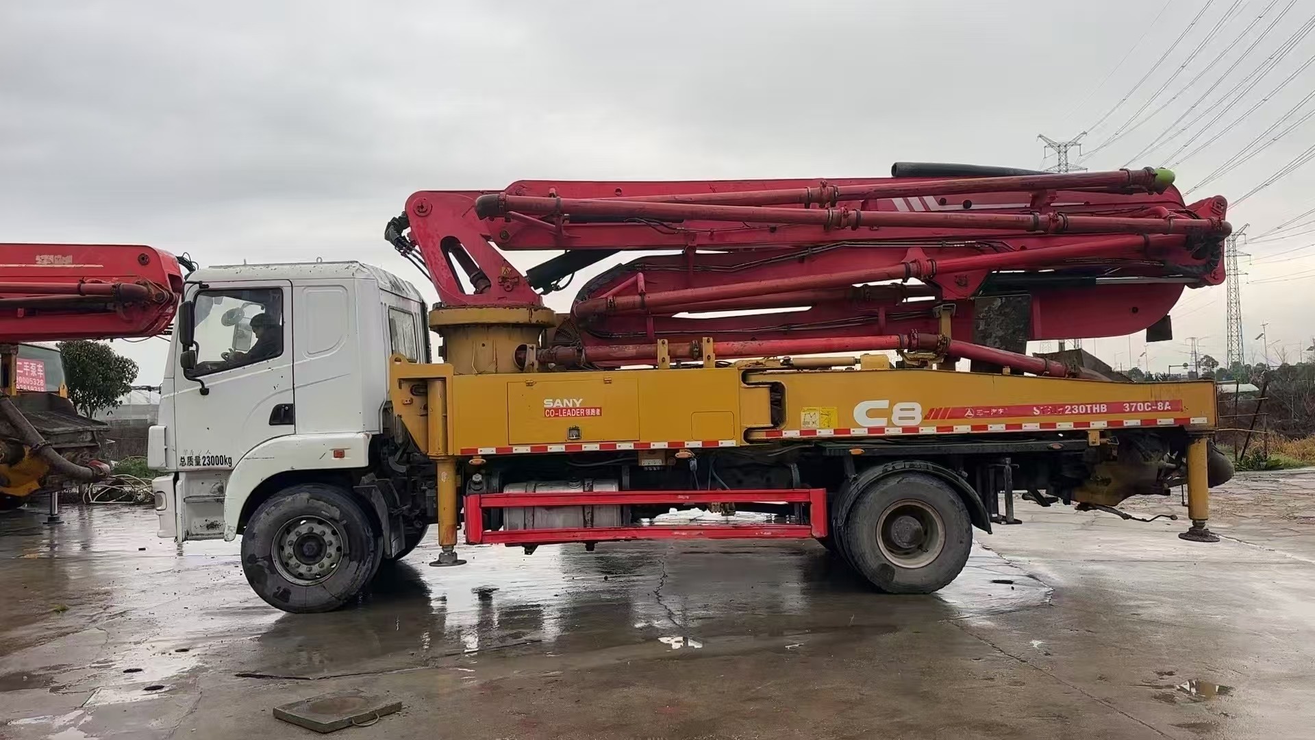 Sany high performance used 62m concrete pump truck suitable for large building construction