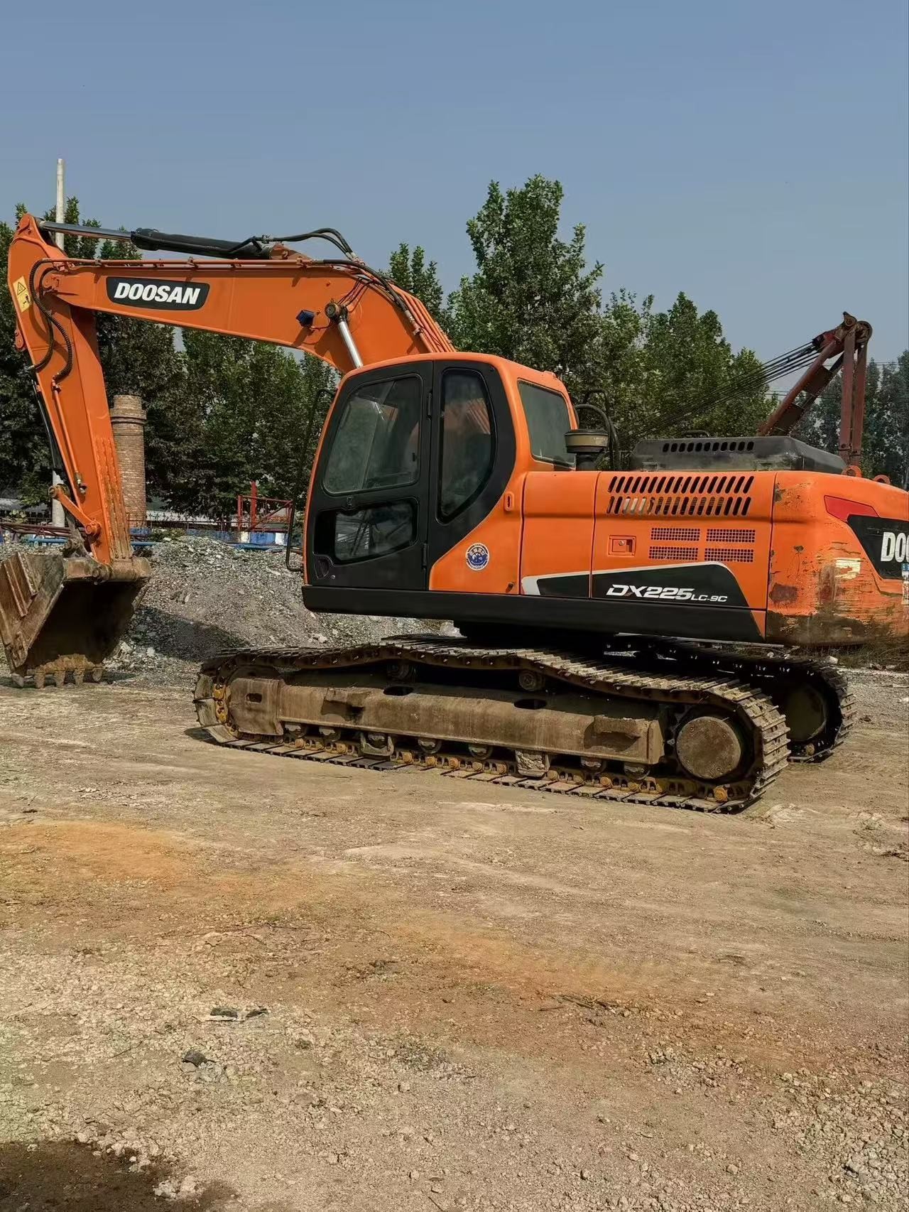Original Color Used Doosan DX225LC-9C Crawler Excavator In Excellent Condition