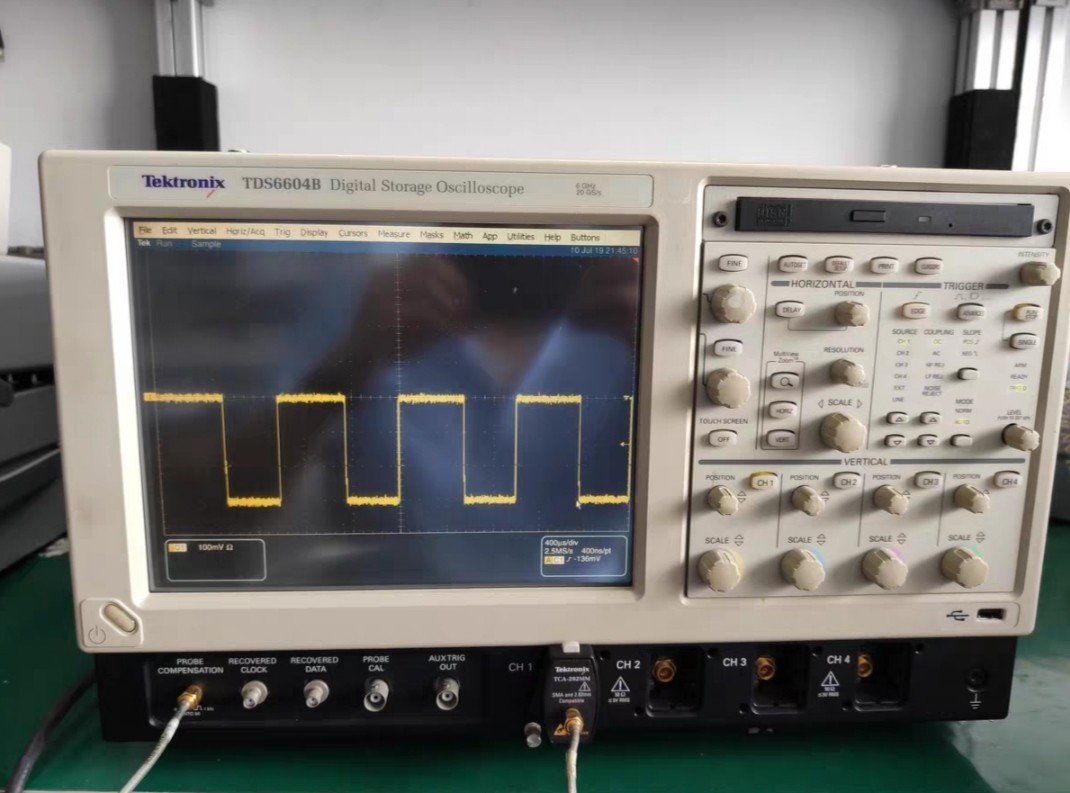 Used Tektronix TDS6604B Digital Storage Oscilloscope 4 Channels 6 GHz Color LCD