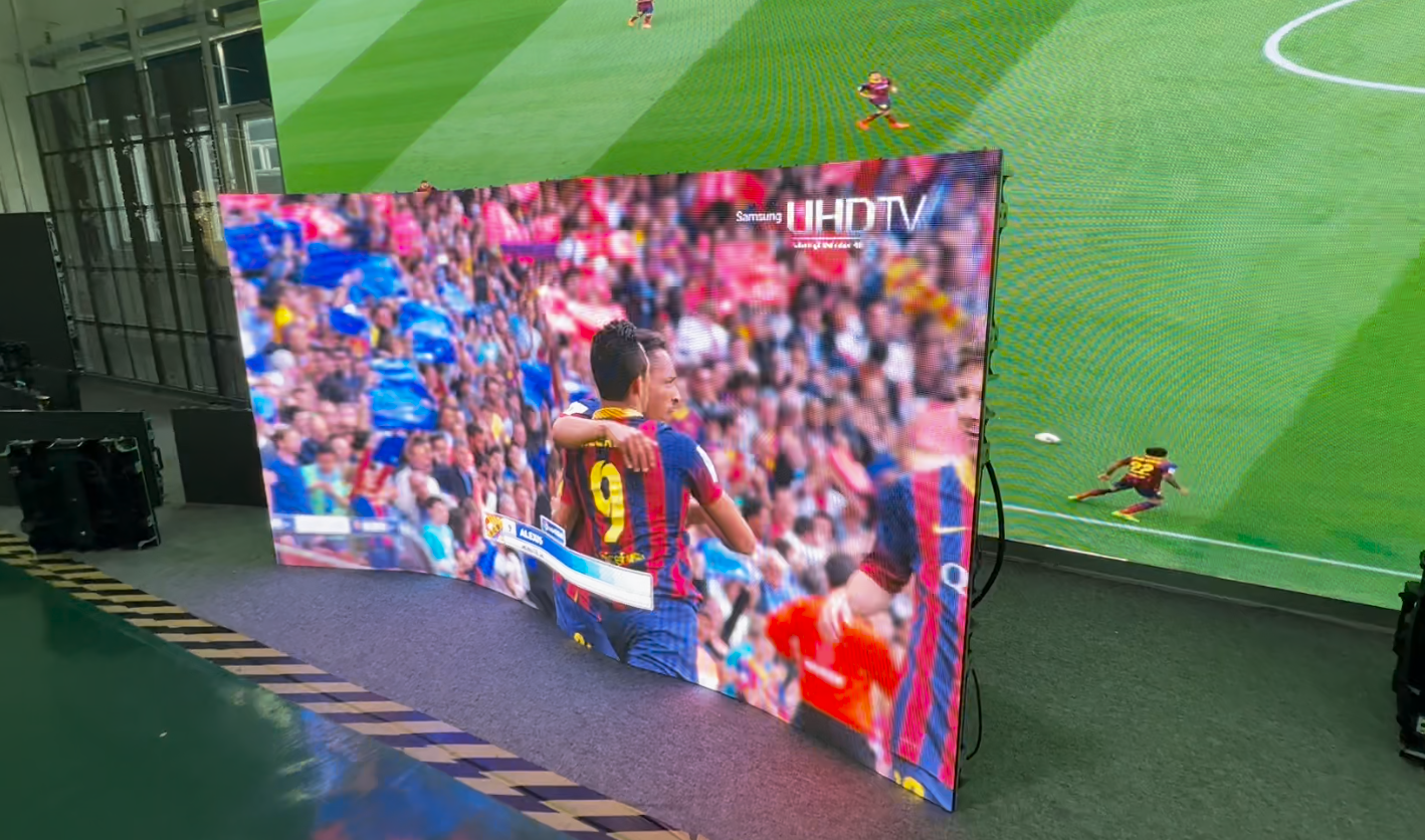Dynamic Curved LED Video Wall with 7680Hz Refresh Rate, 5000cd Brightness, and Lightweight Design for Rental Stages