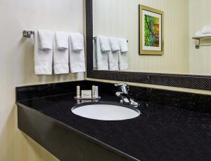 Wholesale Black Galaxy Kitchen Granite Slab Countertops Cost Gold Copper Colored Specks from china suppliers