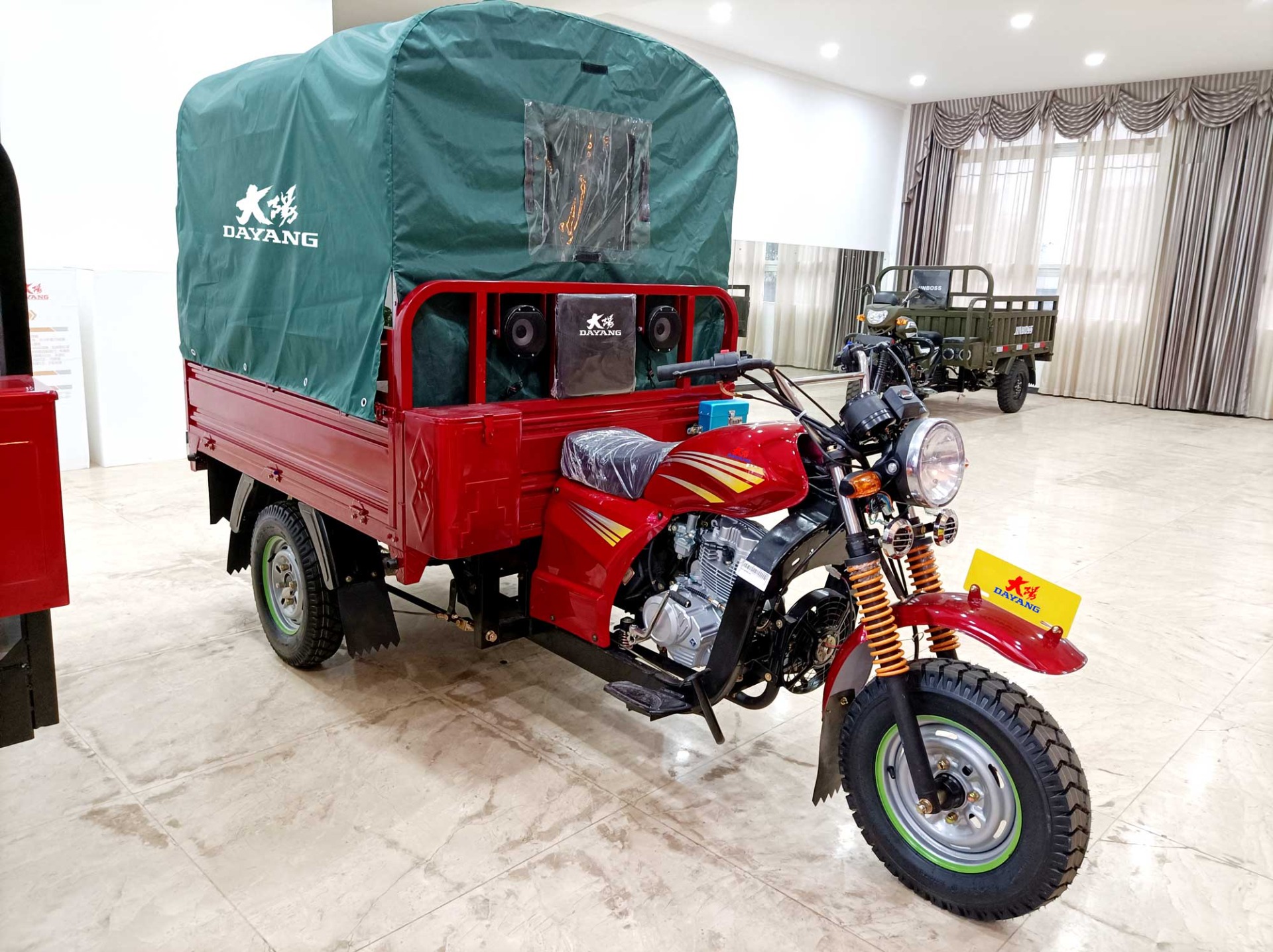 DAYANG Model Prince Cargo Tricycle with Tarp and Fuel Type Gasoline Made in 320 * 80
