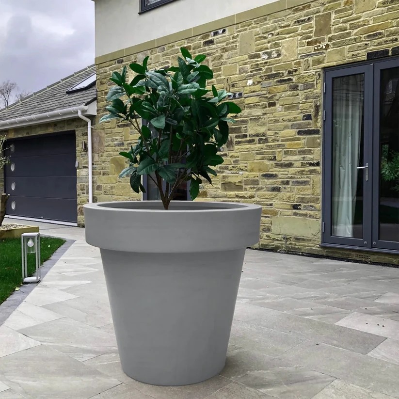 Unique Modern Fiberglass Flower Pots Glossy Finished For Indoor Outdoor Decor