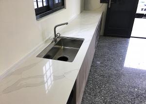 China High Brightness Quartz Kitchen Floor Tiles Chemical Resistant Easy To Clean on sale