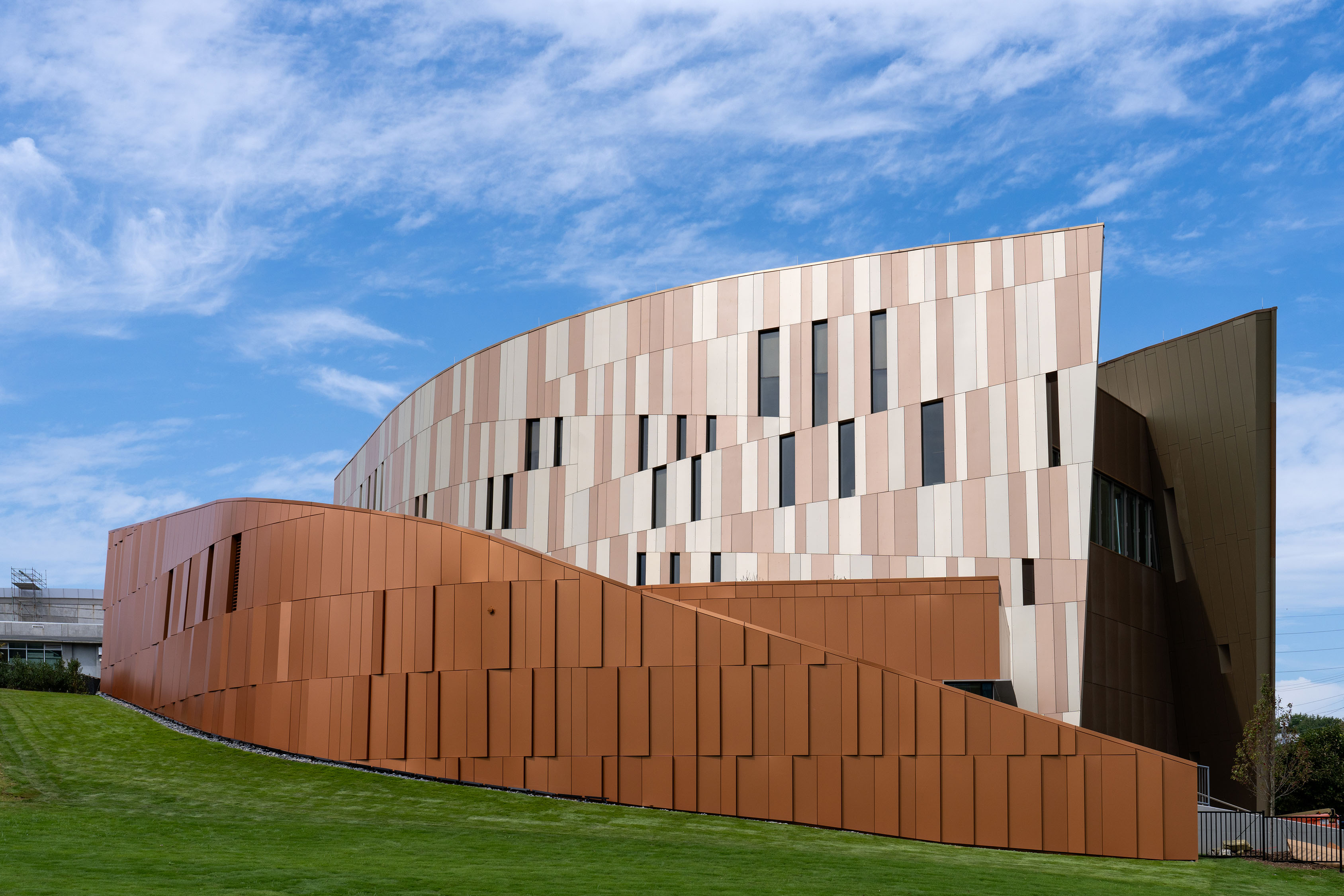 Aluminum Composite Panels for Wall Cladding - PE Coated Champagne Mirror Finish