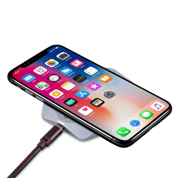 Portable 10W Distance 5mm Desktop Wireless Charger For Smartphones