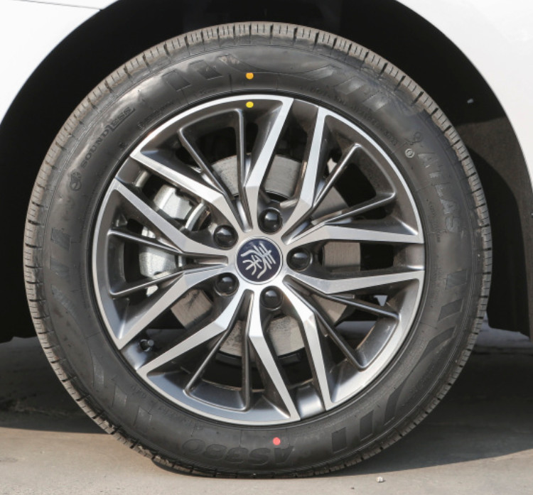BYD Qin Plus 2023 Champion Version DM-i 120km Leading Model 4 Door 5 Seats sedan