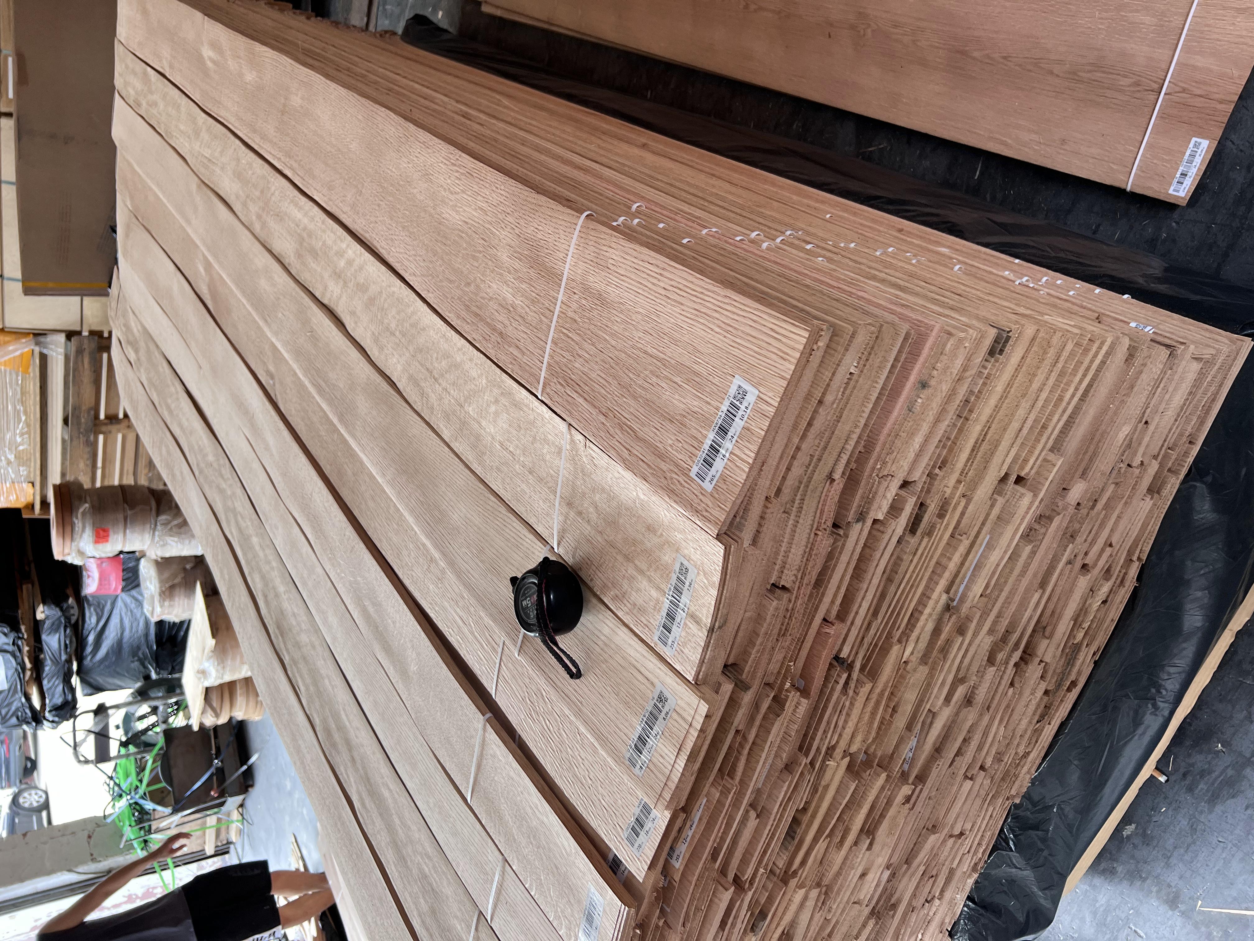 Customizable Mountain/Straight Grain Natural Wood Veneer 0.45Mm 0.5Mm 0.6Mm Natural Wood Veneer Roll Red Oak Veneer