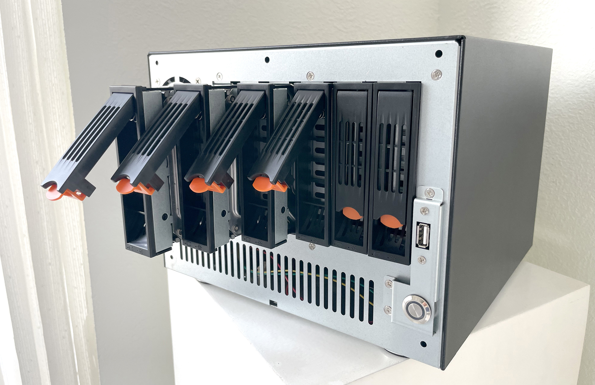 6 Bay Household NAS Storage Server Chassis with Black Aluminum Alloy Panel Enclosure