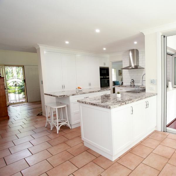 White Shaker Door Lacquer Kitchen Cabinet Modular Furniture Set With Island