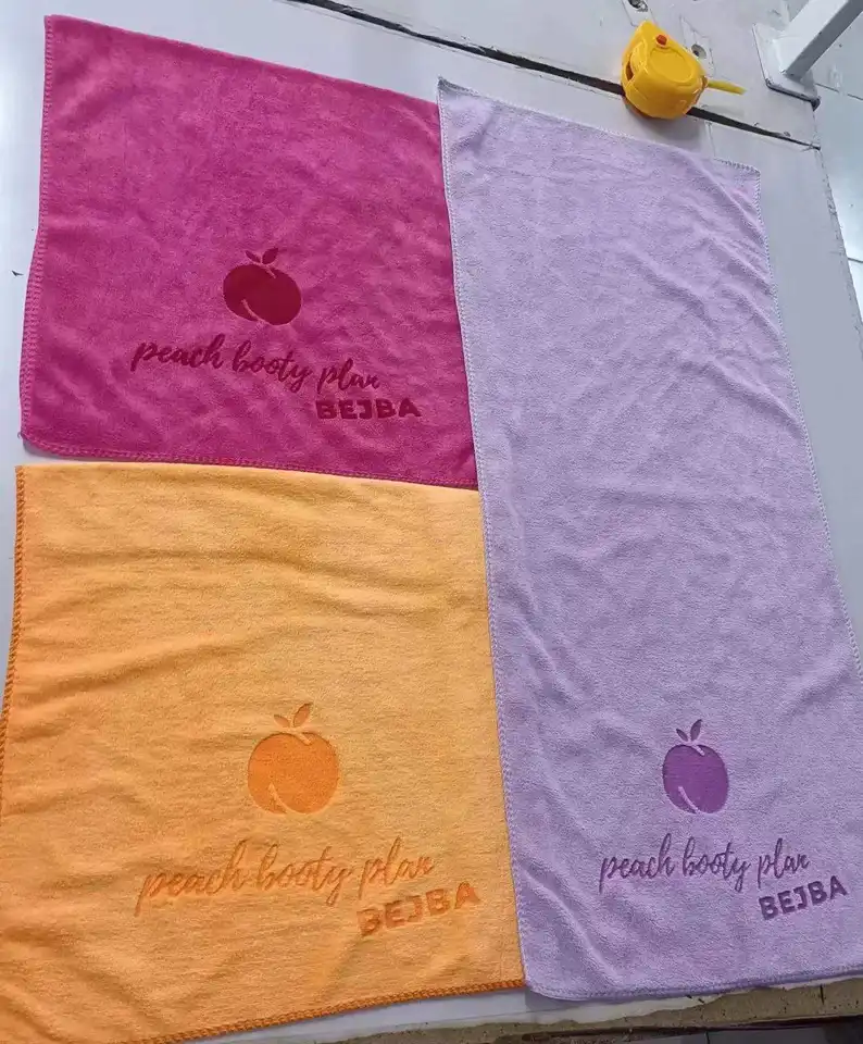 Custom Logo Microfiber Sports Towel for Quick Drying and Sweat Absorption in Yoga Gym