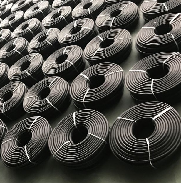 Cutting Processing Service T Shape Rubber Gasket Seal for UV Resistant Solar PV Panel