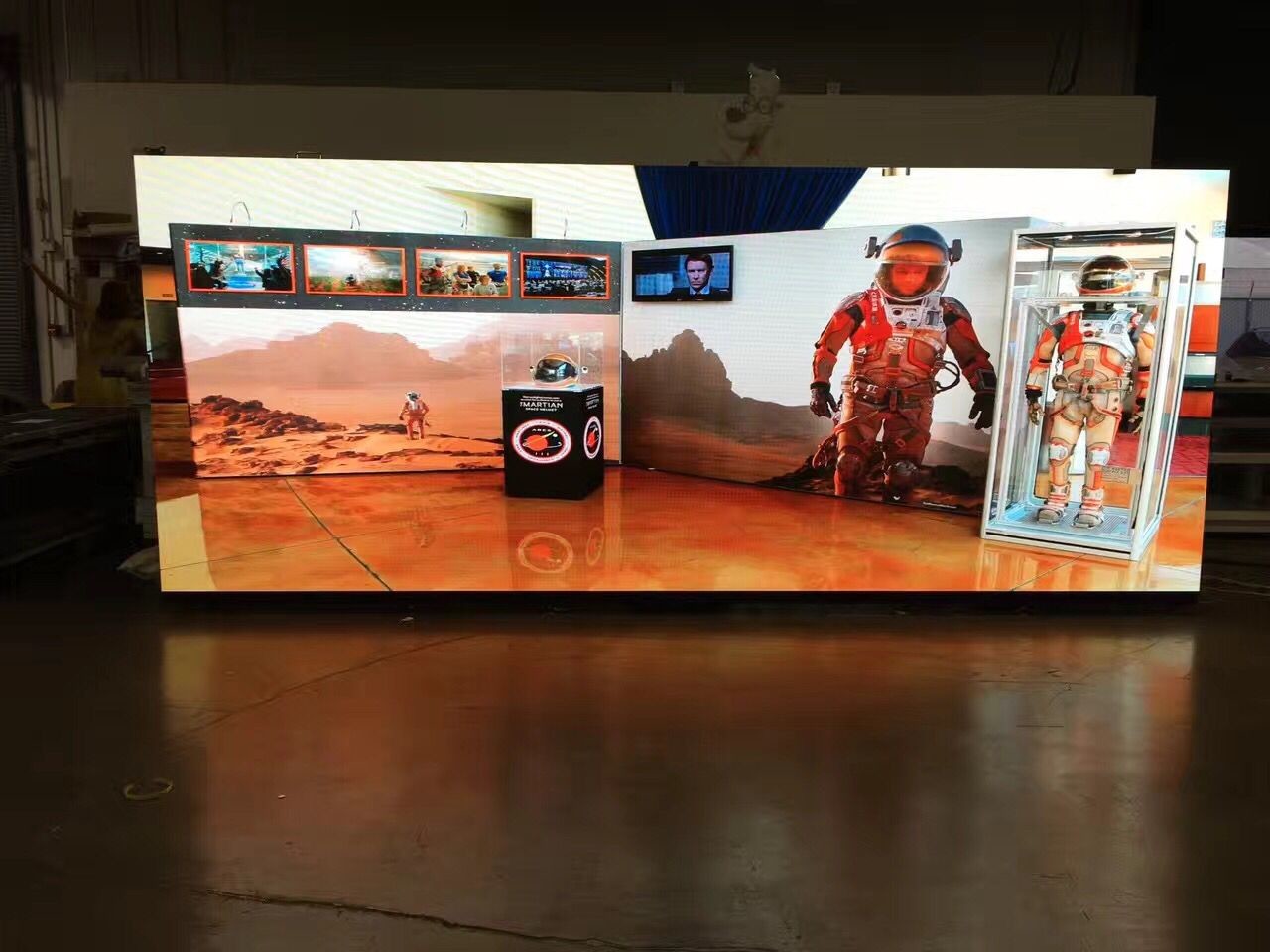 Slim Cabinet Body Indoor LED Display Board Rental 500x1000mm Customized Available