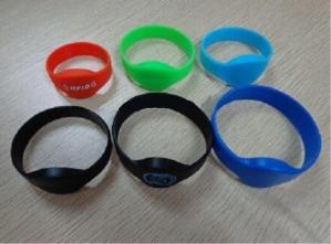 Wholesale Smart Customized 13.56Mhz RFID NFC Silicone Wristband from china suppliers