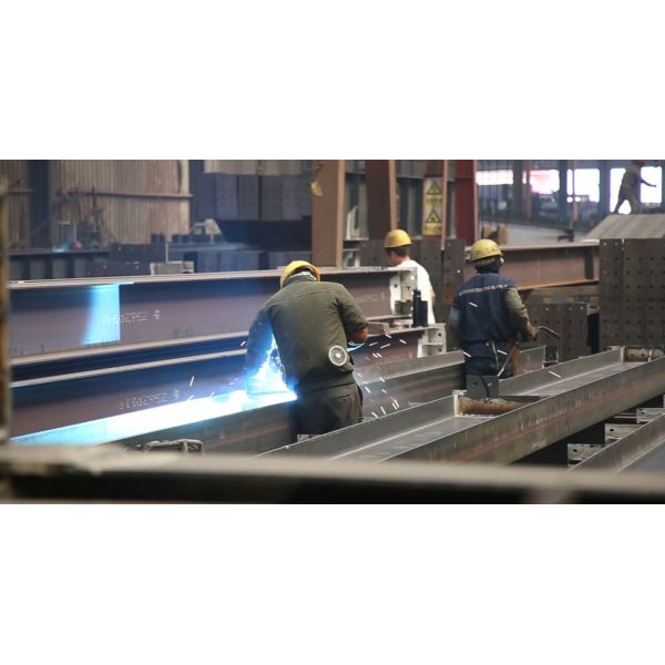 Customized Prefabricated Metal Building Kits Light Steel Structure Barndominium Farm Shed Warehouse Workshop-Welding Available