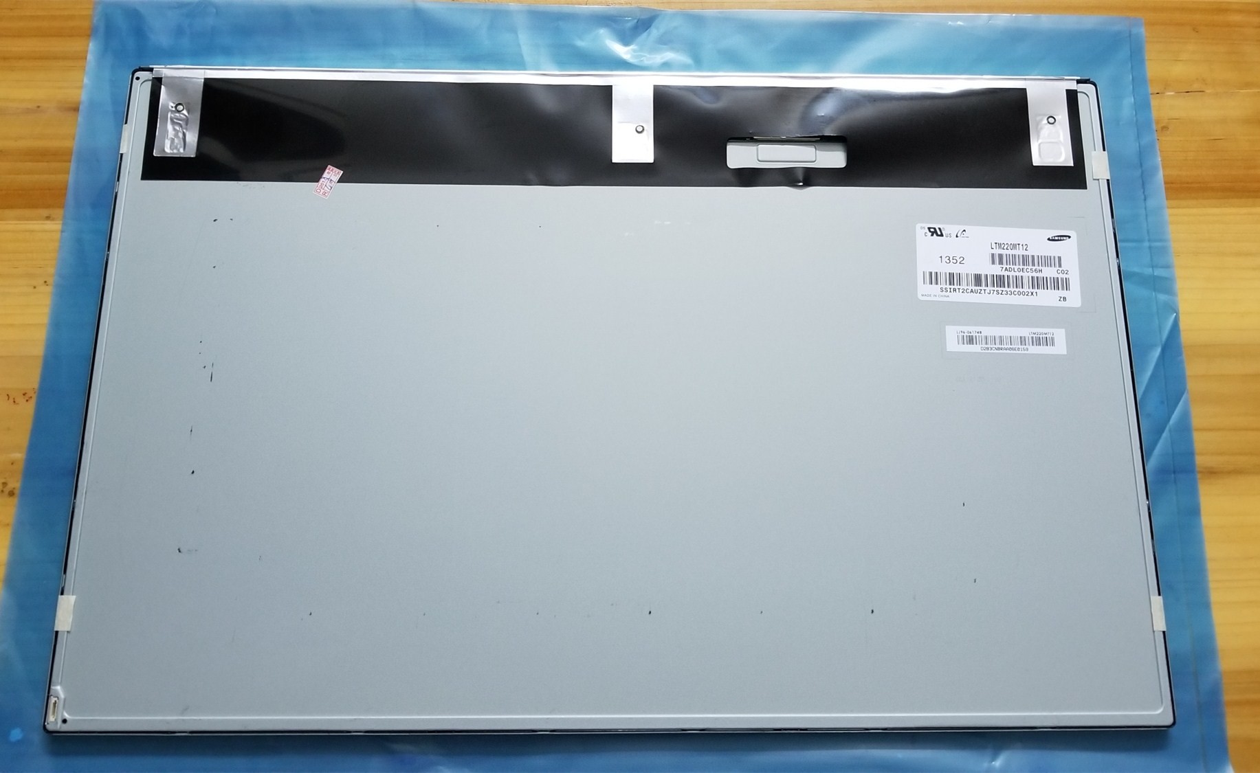 22.0in 1680×1050 RGB 250nits Square Tft Display M220ZGE-L20 Chimei