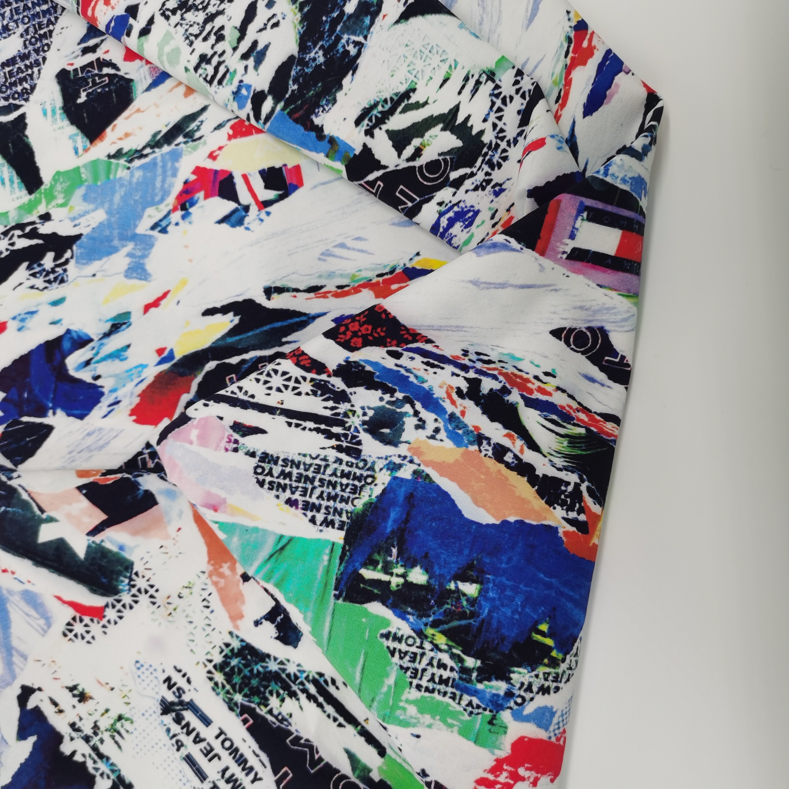 92% Nylon 8% Spandex Printed Microfiber Fabric 130gsm 150cm Waterproof Breathable