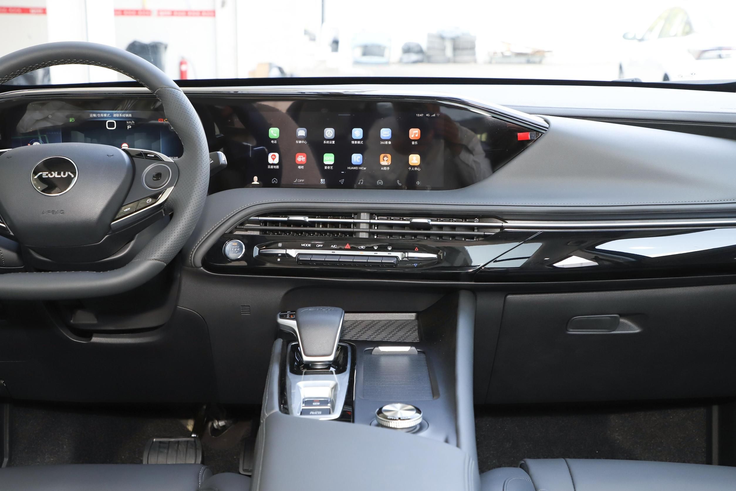 Dongfeng Family Auto's Style SUV 2024 Upgrade Version with Maximum Power of 200-250Ps and Minimum Grand Clearance of 10°-15°