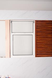 Wholesale White up down Aluminium Glass Window Powder Coating Corrosion Resistant from china suppliers
