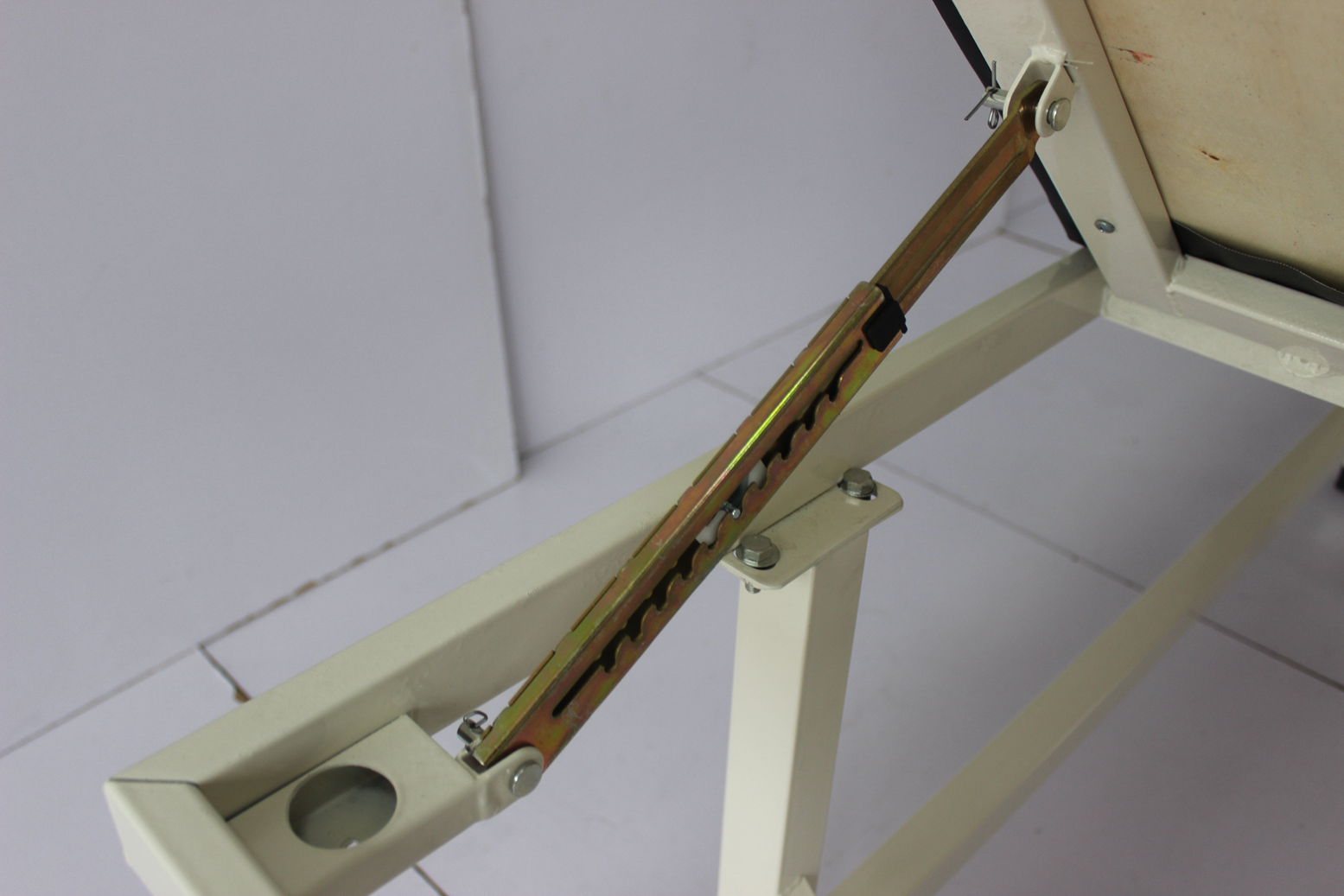 EXAMINATION TABLE WITH MATTRESS