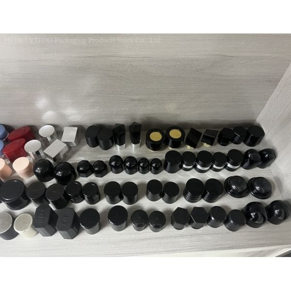 Durable Plastic UV Beautiful Legs Perfume Bottle Cap Round Shape For Packaging