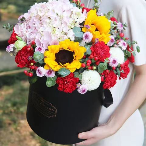 Customization Custom Printed Paper Tubes with Foil Stamp Surface Treat for Valentine's Day Flower Box