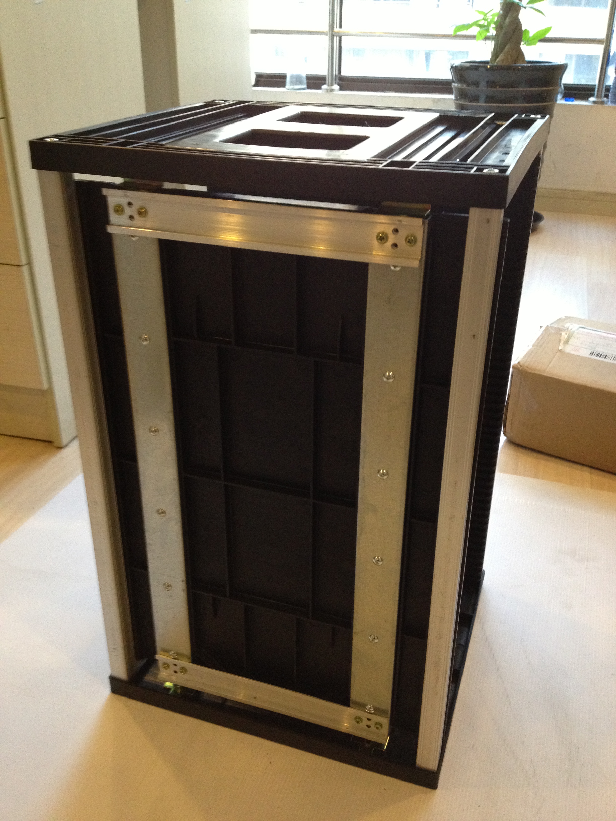 ISO9001 50pcs Plates Plastic Base ESD Magazine Rack