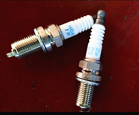 Sinotruk HOWO Shacman VG1560080701 Engine Spare Parts Spark Plug Original For Replace