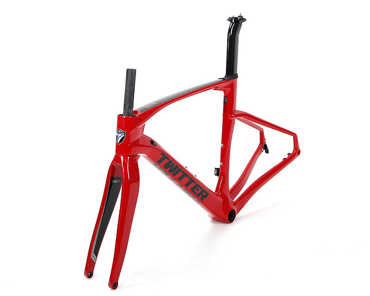Durable T900 Carbon Road Bike Frame Lightweight Smooth With Disc Brake Inner Cable