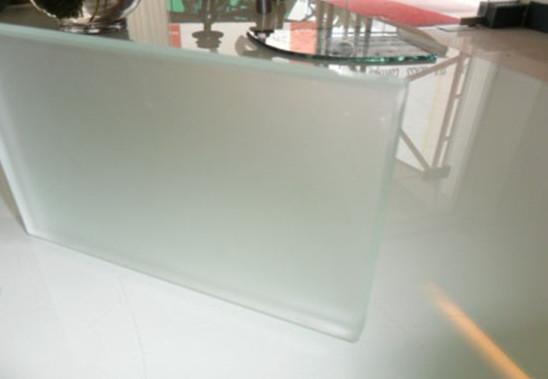Anti-Skidding Clear Colored Etched Wine Glasses For Home Furniture/Building