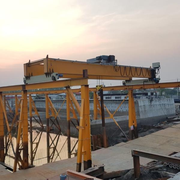 Iso Low Headroom Double Girder Overhead Travelling Crane For Construction