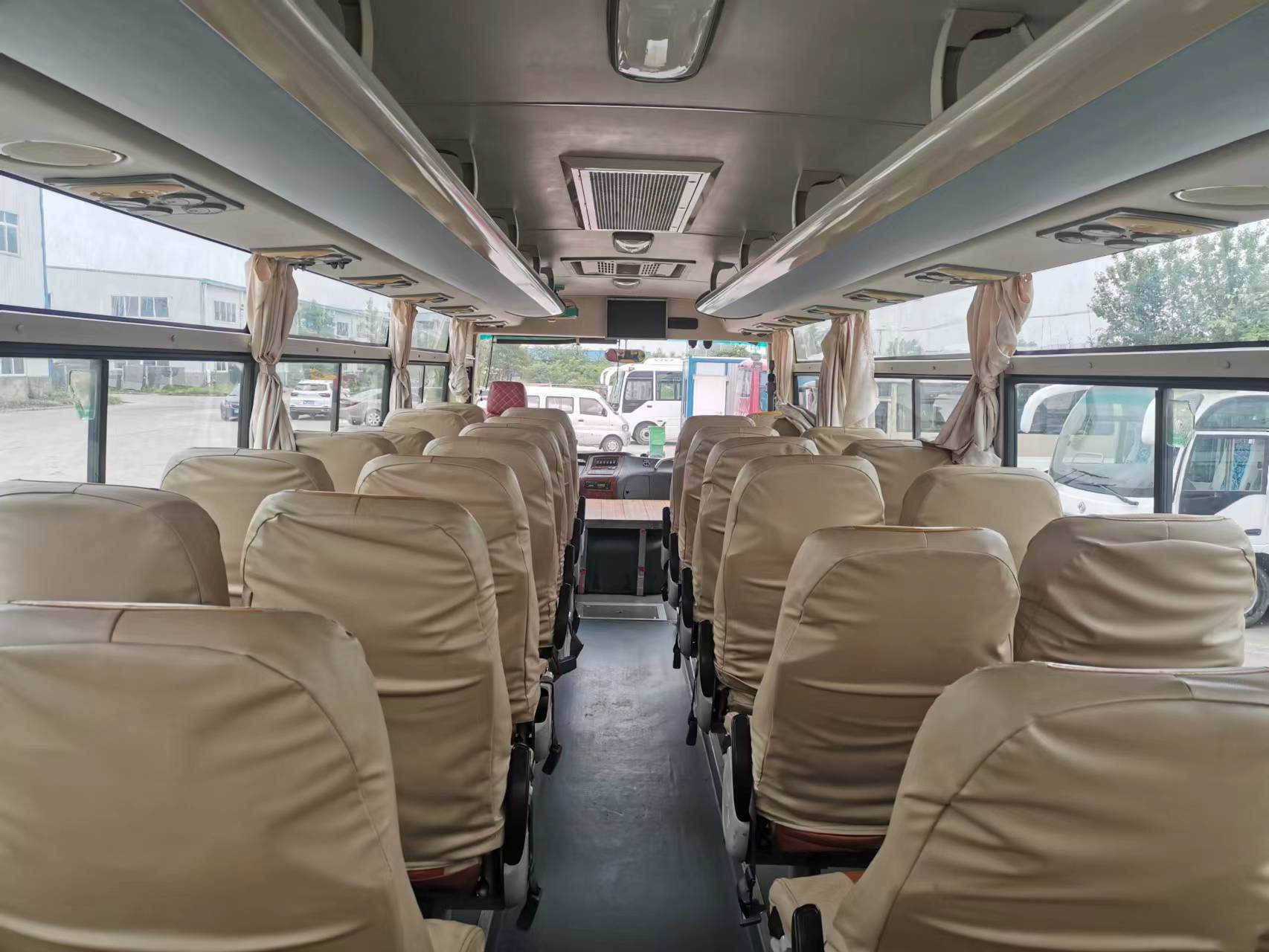 34 Passenger Mini Bus Front Engine Used Yutong Left Steering Tourist Coach ZK6842d