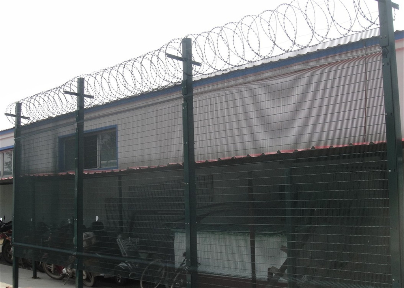 Clearvu Security Fencing Panels Height2100mm*Width2515mm Mesh 12.7mm*76.2mm*3.5mm diameter Pr-galvanized Powder Coated