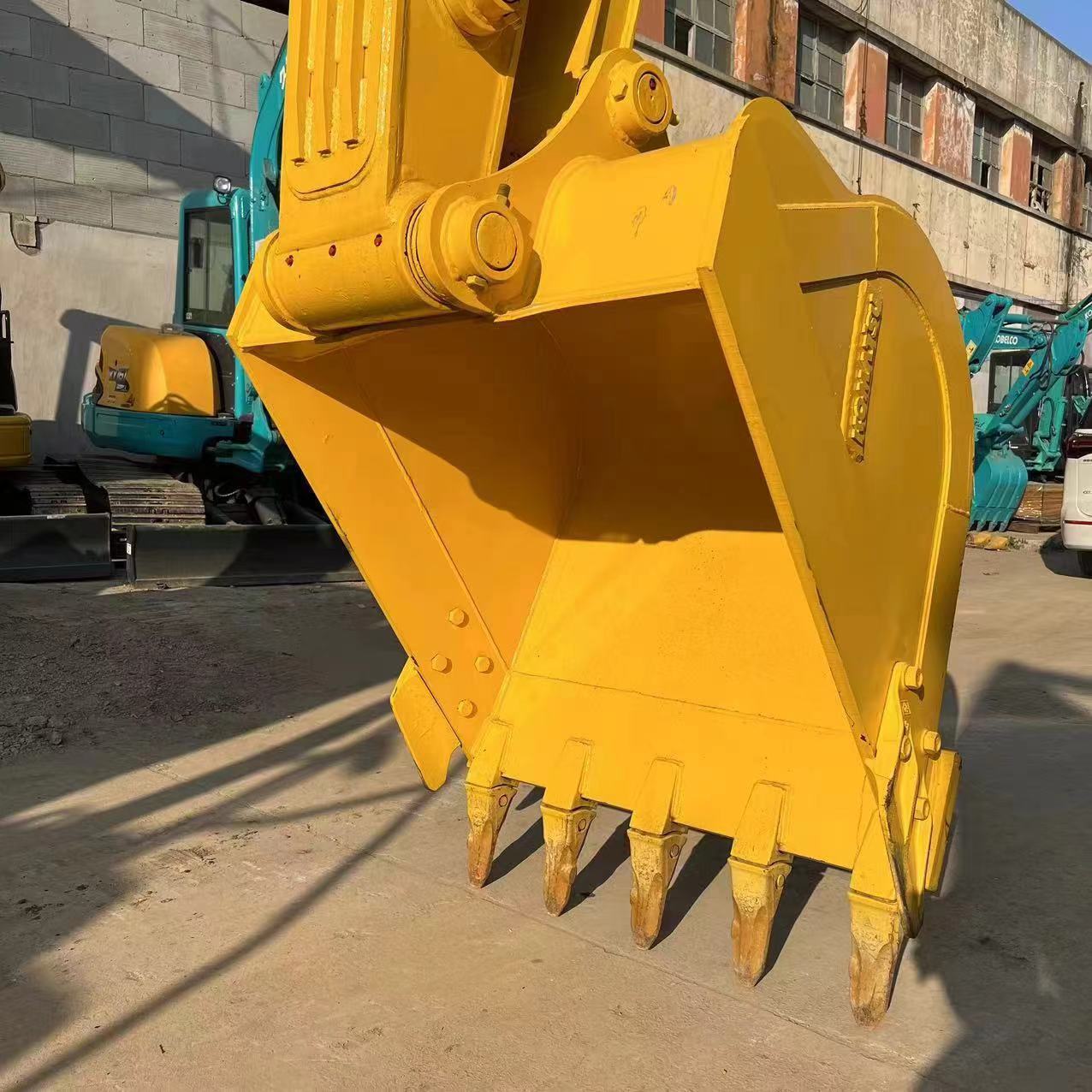Used Komatsu PC210 PC200 PC220 Excavator 20 Ton Hydraulic Digger in Good Condition