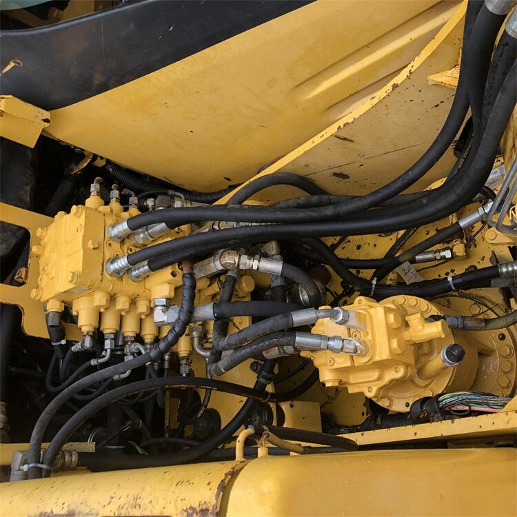 Original Hydraulic Pump Komatsu pc130-7 Excavator in Japan with 12.6TON Operating Weight