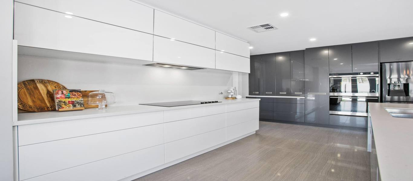 YALIG Modern Cucina's Complete Gray Glossy Lacquer Modular Kitchen Cabinet in Vietnam