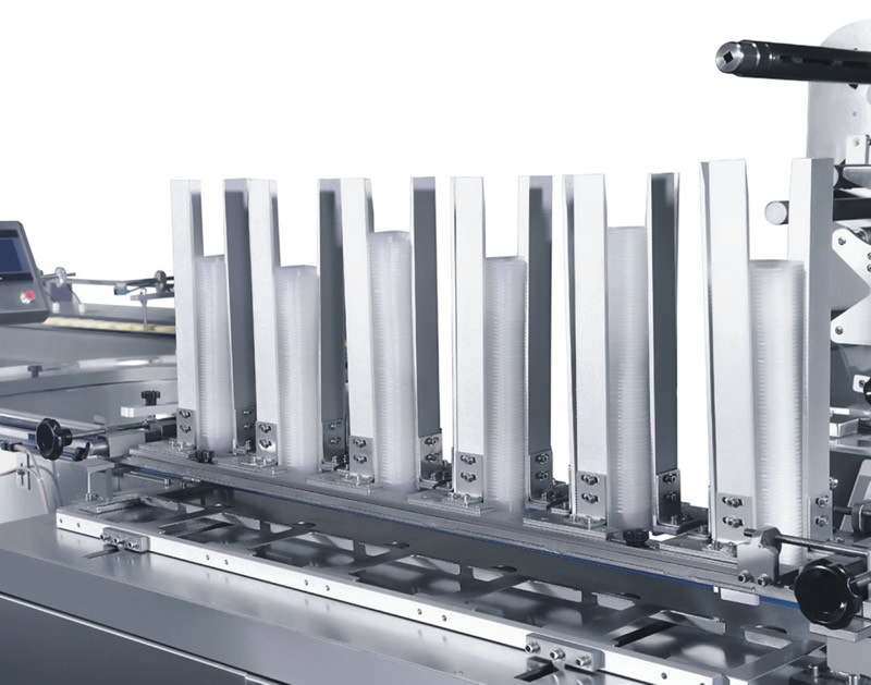 Horizontal Cup Food Packaging Assembly Line Cake Bread Feeding Tray Loading Packing