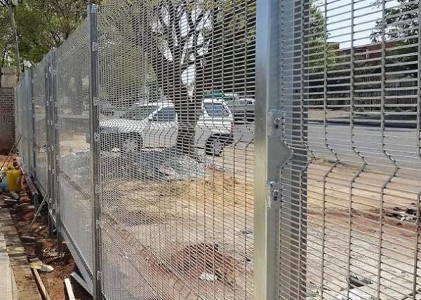 Visually Attractive Anti Climb Temporary Fencing Hot Dip Galvanized For Military