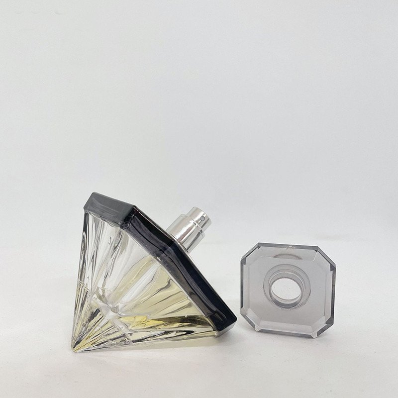 Diamond Shaped Perfume Bottle 75ml 100ml Glass Bottle Press Spray Empty Bottle With zamak caps Cosmetics Packaging