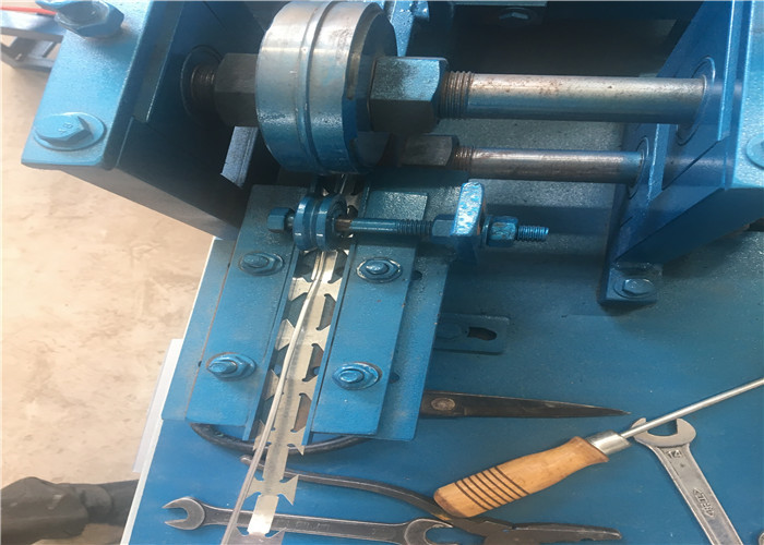 11 Strips BTO-22 280m / H Razor Barbed Wire Making Machine