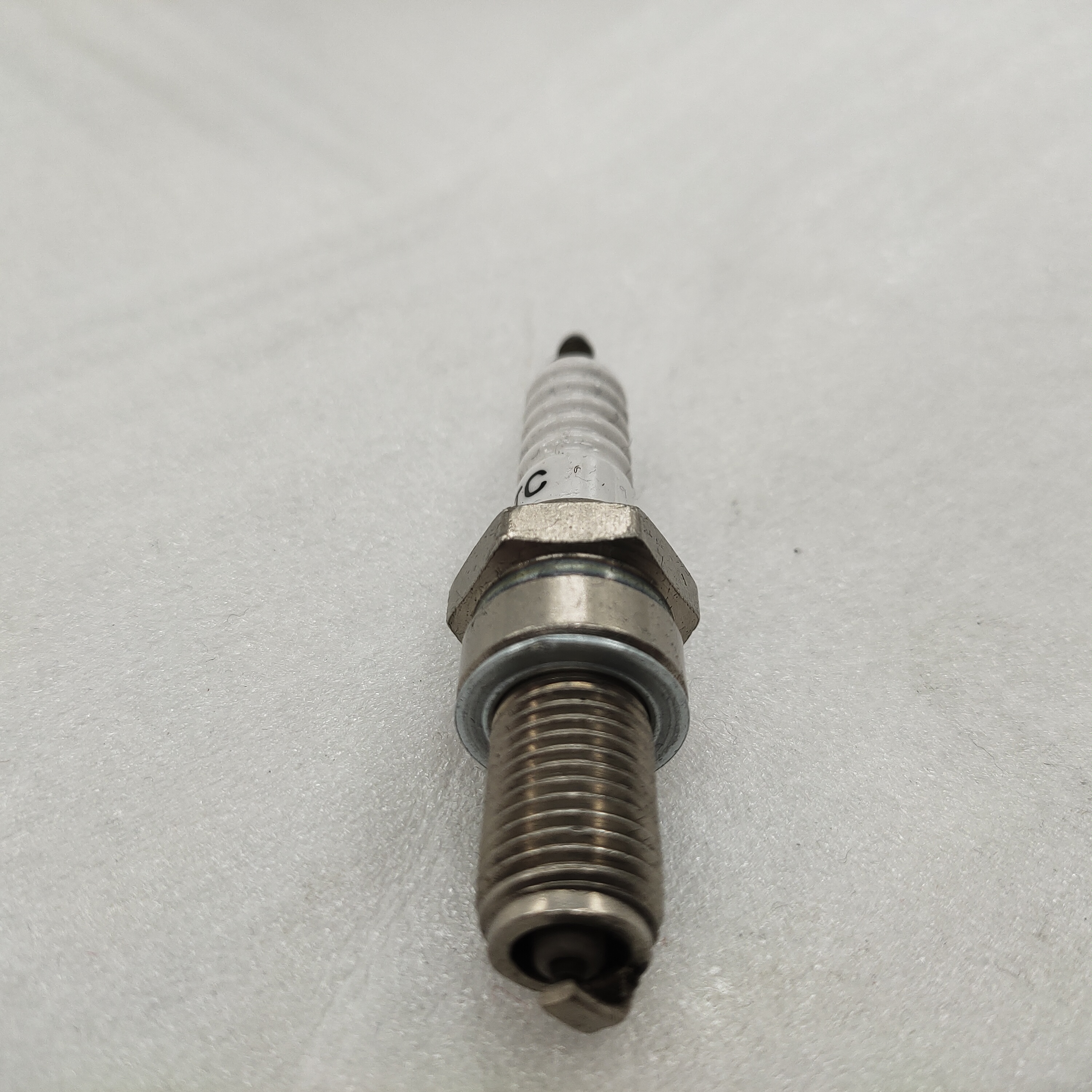 Tricycle Engine Spare Parts 250cc Water Cooled Engine Spark Plug for Better Efficiency
