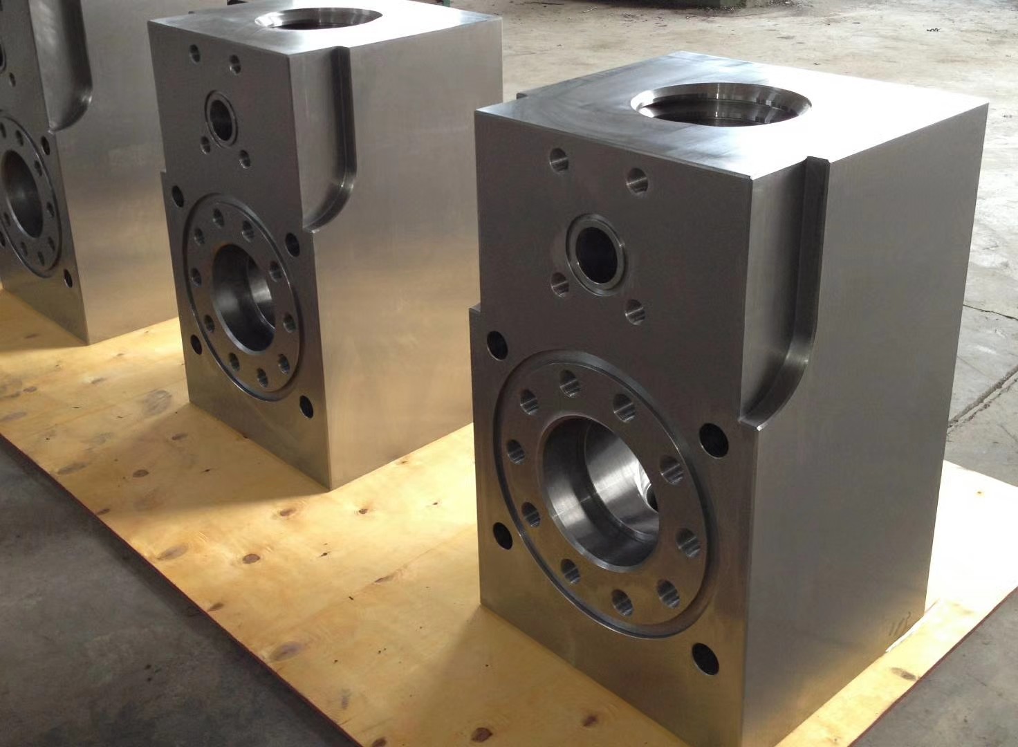 TSC FB1300 mud pump fluid end module for BOMCO, EMSCO, NATIONAL mud pump, Drillmec mud pump, Ideco, Weatherford mud pump