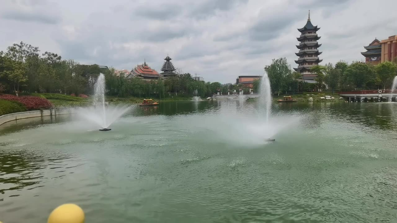 Park Outdoor Portable Fountain Custom Made Floating Fountain
