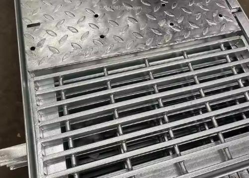 Sidewalk Platform Metal Material Hot DIP Galvanized Sawtooth Steel Grating For