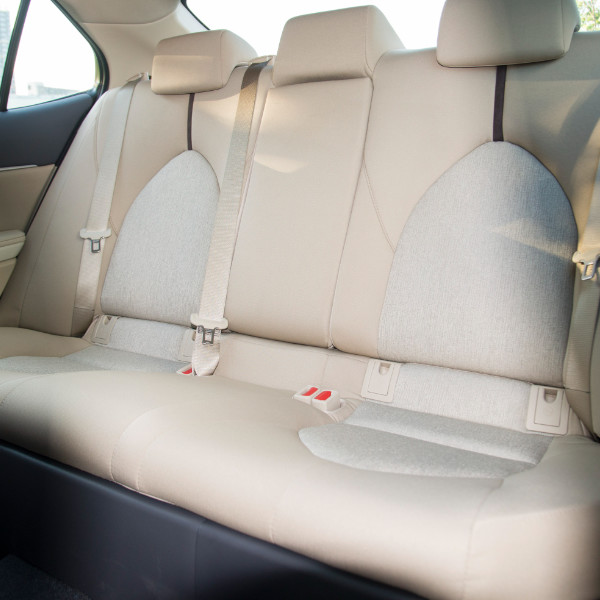 Toyota Camry 2022 dual engine 2.5HE elite Plus version Medium car 4 Door 5 seats 3 space car