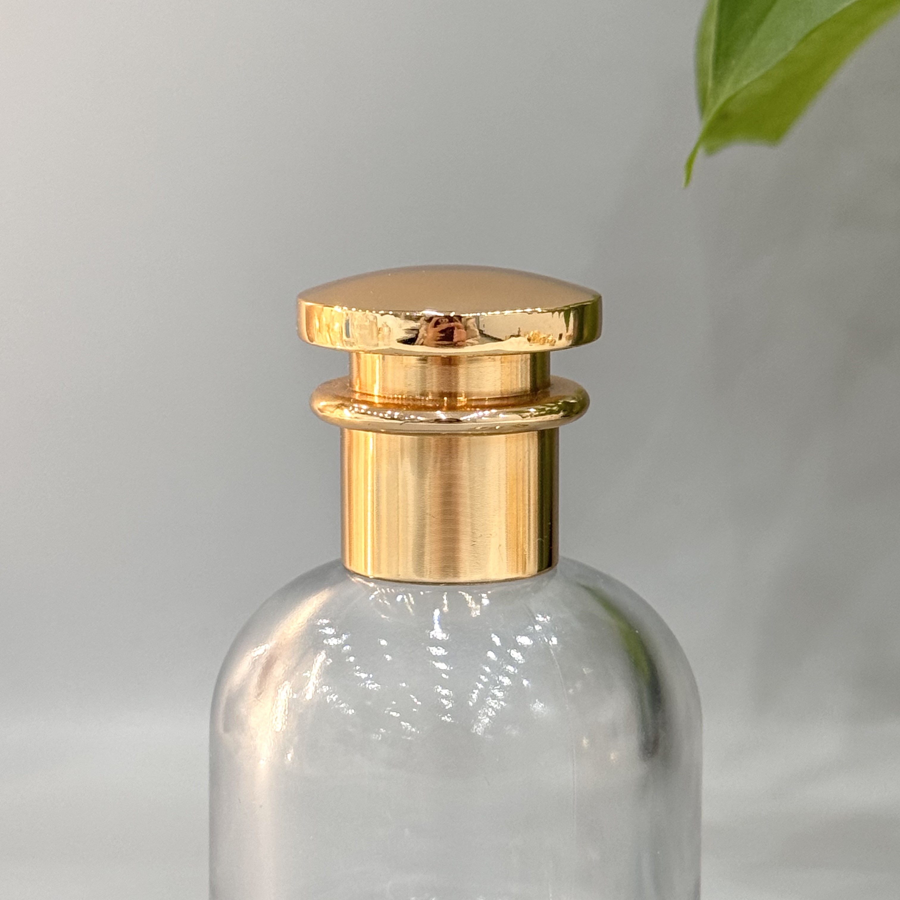 Customize Your Fragrance Packaging with Zamak Perfume Caps Metal Material and Personalization Options