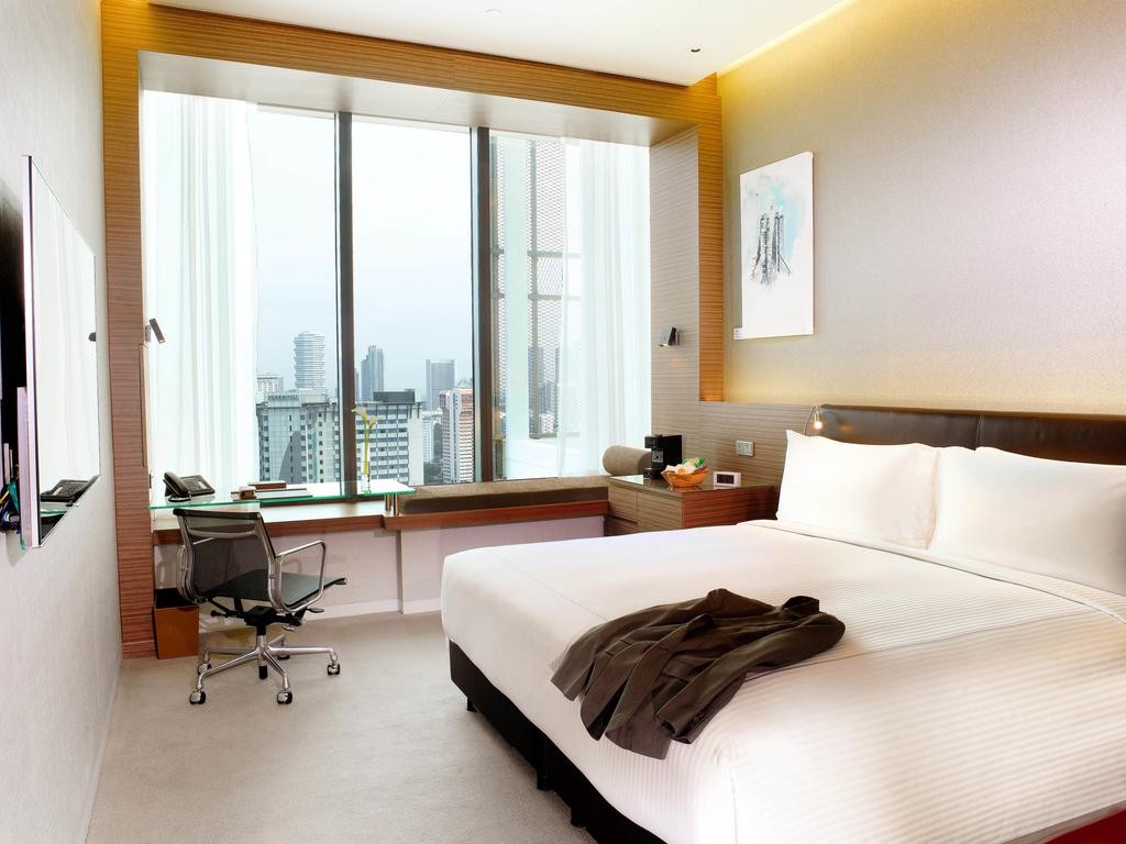 Fashion Apartment Hotel Room Furniture Wooden Headboard with Storage Bed and Chest of Cabinets made by Oak laminated