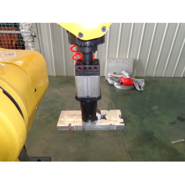 Higher Productivity Robotic Polishing Cell 6 Axis For Bathroom Fittings