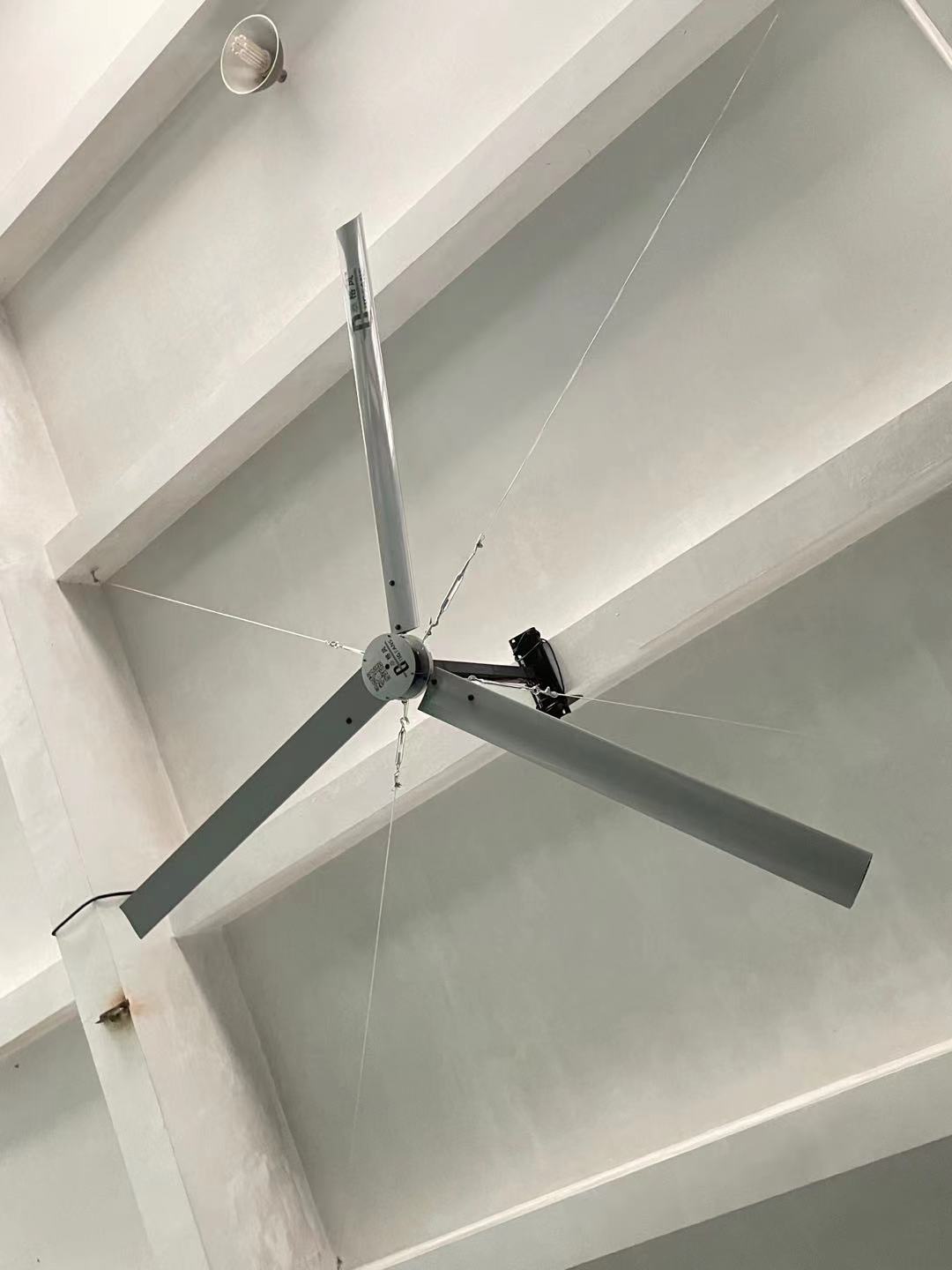 13ft HVLS Large Industrial Ceiling Fan With 3 Blades Roof Installation 220V